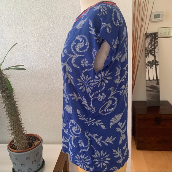 Irving & Fine Vibrant blue top with white floral print and red embroidery - Picture 5 of 9